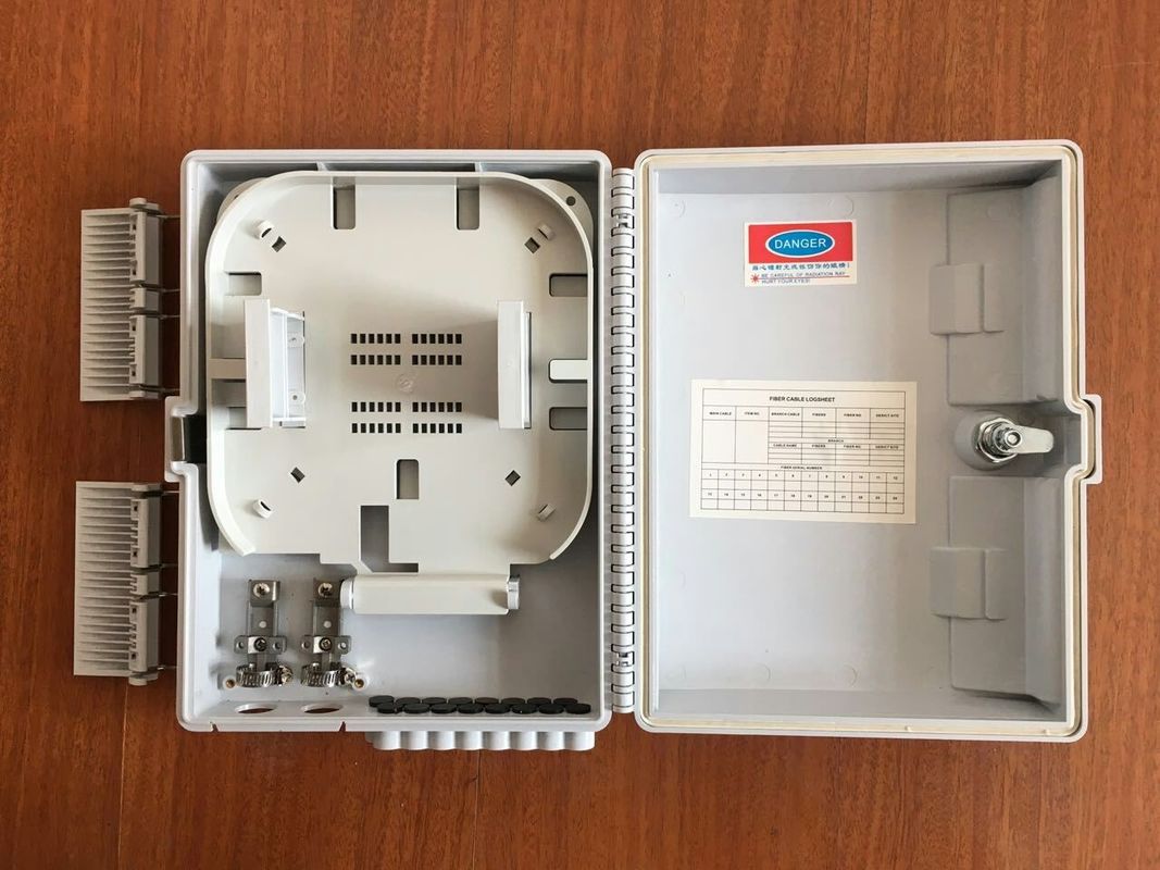 FTTH wall mounted Fiber Optic Distribution Box with 1x8  lgx splitter , ISO Approval